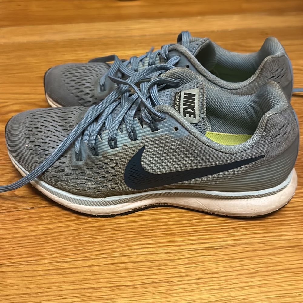 Nike zoom Pegasus sneaker